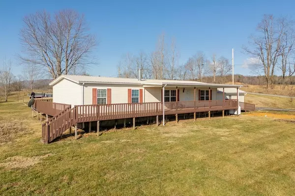 1417 Sharons Dr, Rural Retreat, VA 24368