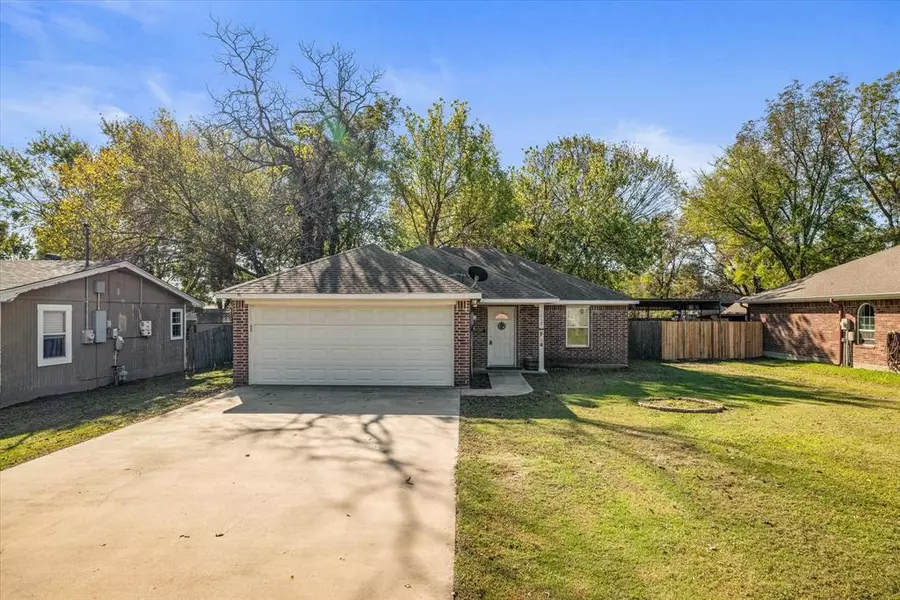 412 E Locust Street, Collinsville, TX 76233