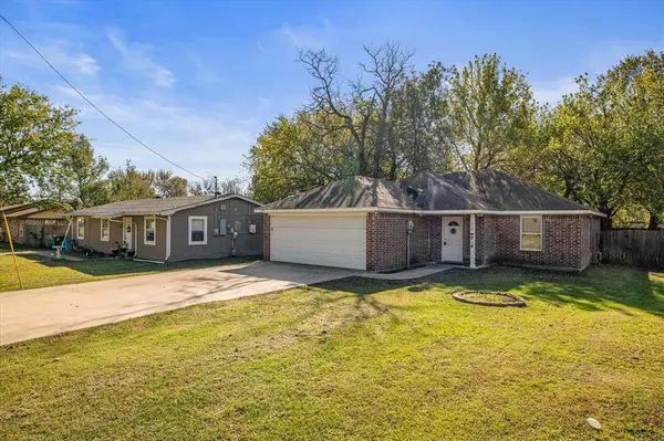 Collinsville, TX 76233,412 E Locust Street