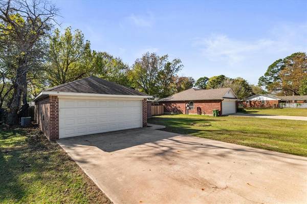 Collinsville, TX 76233,412 E Locust Street