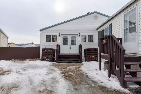 121 Grant Bay, Fort Mcmurray, AB T9H 5J1