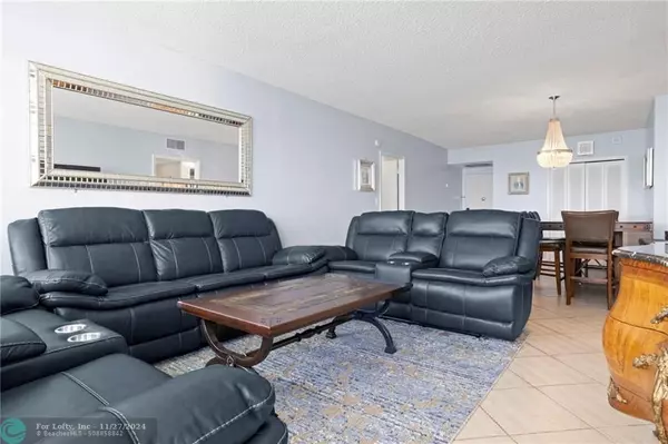 Hollywood, FL 33019,3725 S Ocean Dr  #1610