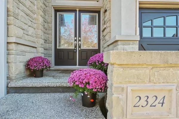 Oakville, ON L6M 0E8,2324 WUTHERING HEIGHTS WAY