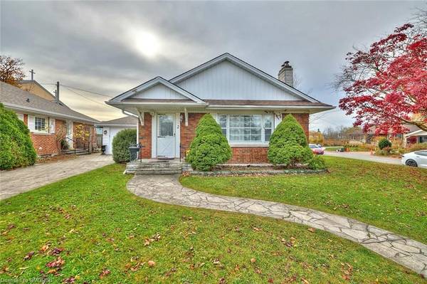 2 WOODGATE AVE, St. Catharines, ON L2R 3V4