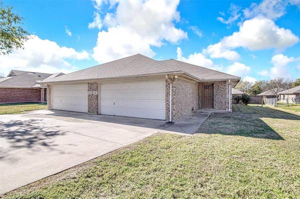 208 Joshua Boulevard #208, Joshua, TX 76058