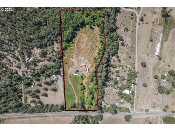 7902 TAKILMA RD, Cave Junction, OR 97523