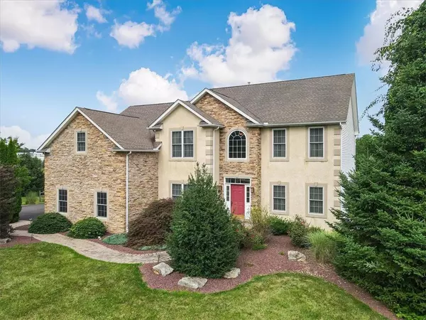 562 Country Club Road, Lower Nazareth Twp, PA 18045