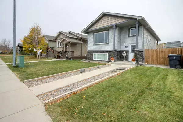 Lethbridge, AB T1J 0L4,108 Mt Sundance CRES W