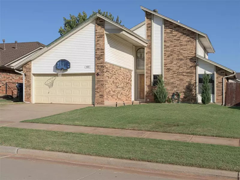 2221 NE 9th Street, Moore, OK 73160