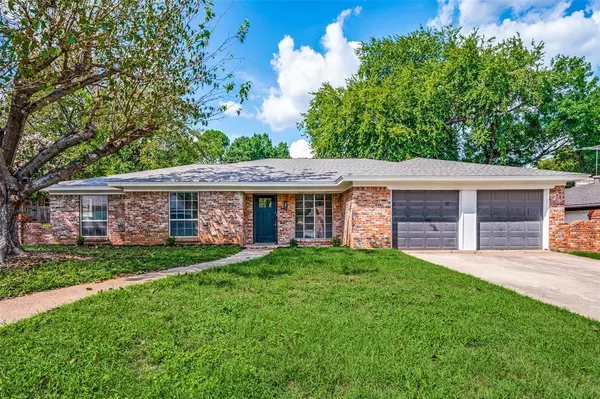 7337 Yolanda Drive,  Fort Worth,  TX 76112