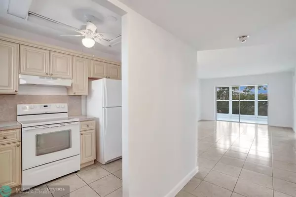 8880 Sunrise Lakes Blvd  #312, Sunrise, FL 33322