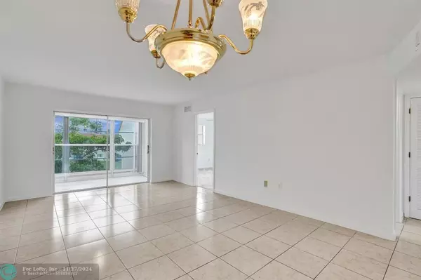 Sunrise, FL 33322,8880 Sunrise Lakes Blvd  #312