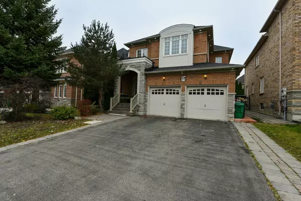 11 Cairnburg DR, Brampton, ON L6P 1X3