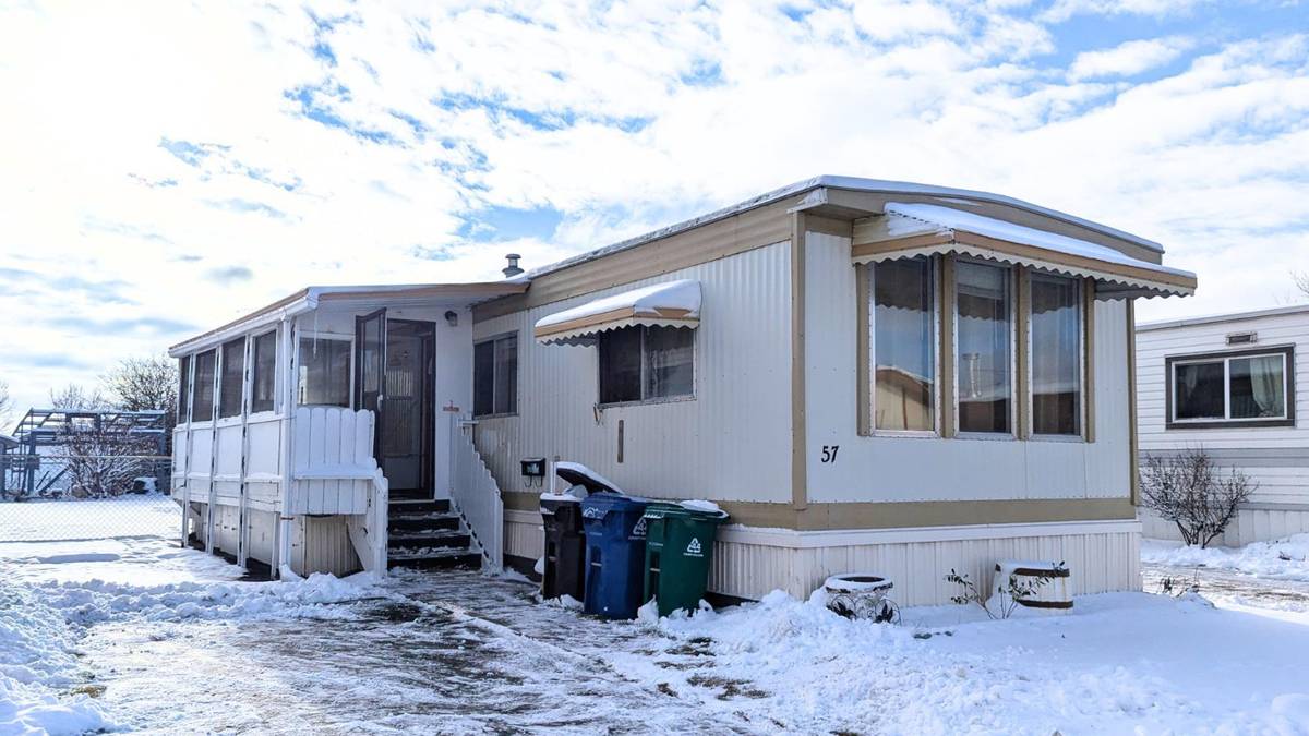 Calgary, AB T2A 7X2,1104 84 ST Northeast #57