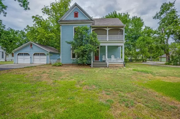 322 E Main Street, Pilot Point, TX 76258