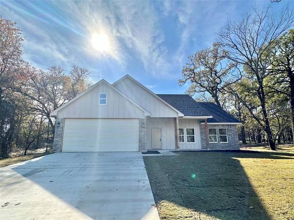 101 Monarch Lane, Poolville, TX 76487