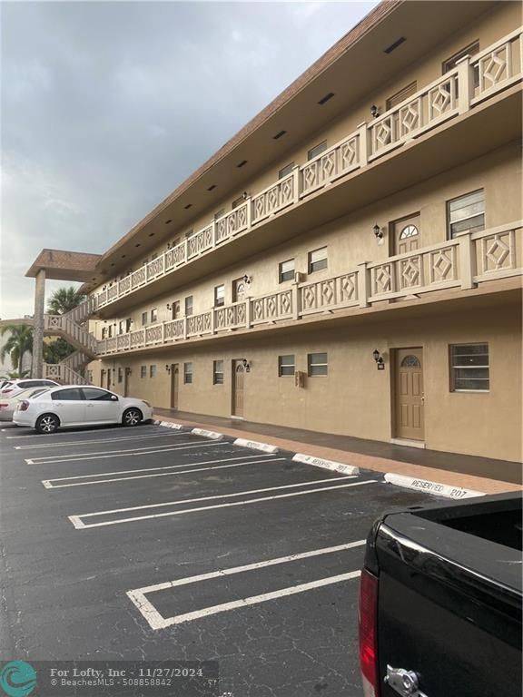 5021 W Oakland Park Blvd  #105, Lauderdale Lakes, FL 33313