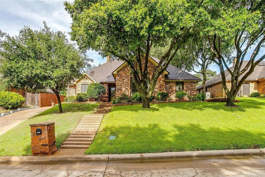 3201 Evan Drive, Hurst, TX 76054