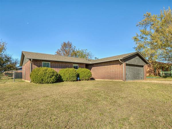 701 Briarwood Drive, Midwest City, OK 73130