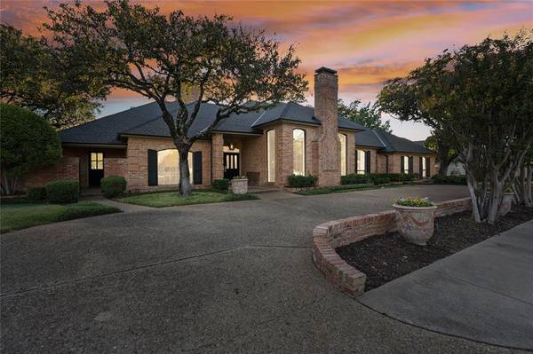 6019 Twin Coves Street,  Dallas,  TX 75248