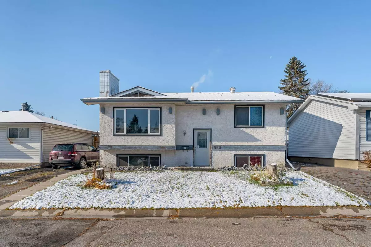 Calgary, AB T2C 1M1,352 Lysander PL SE