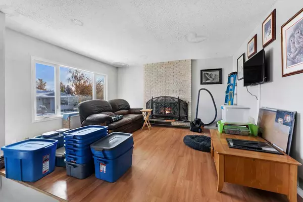 Calgary, AB T2C 1M1,352 Lysander PL SE