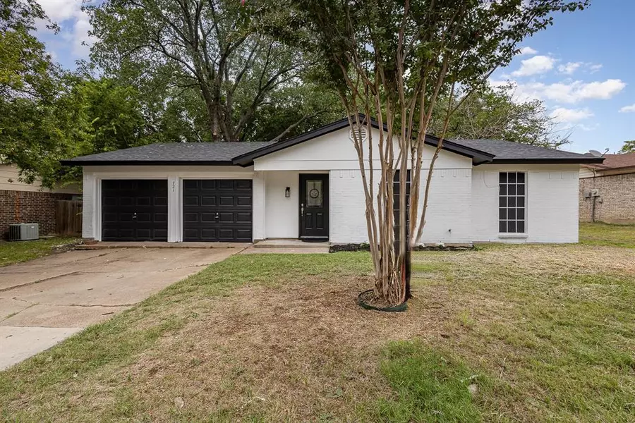 721 S Deerfield Circle, Arlington, TX 76015