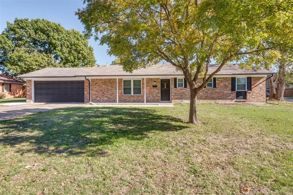 Benbrook, TX 76116,3825 Palomino Drive