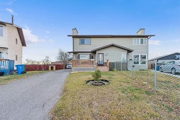 81 Castleglen RD Northeast, Calgary, AB T3J 1P2