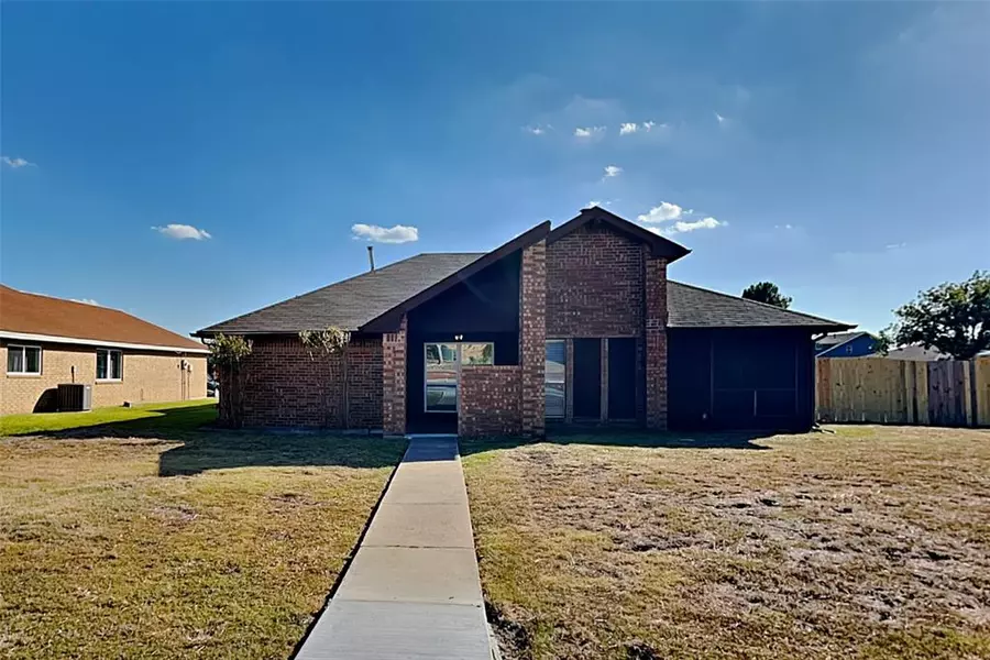 2000 Arles Lane, Carrollton, TX 75007