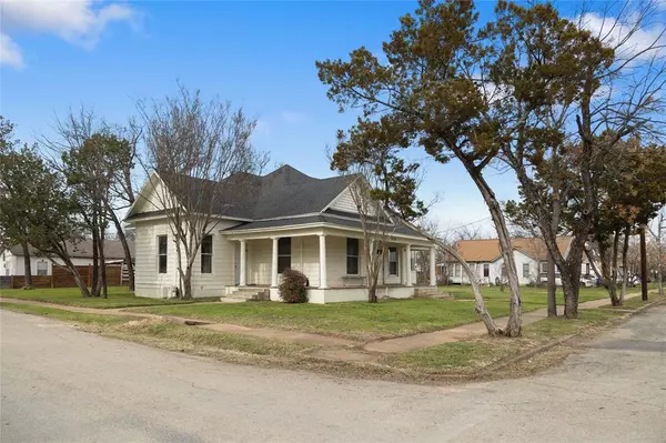 1515 Avenue D, Brownwood, TX 76801