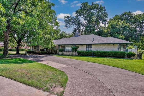 920 S Lindsay Street, Gainesville, TX 76240