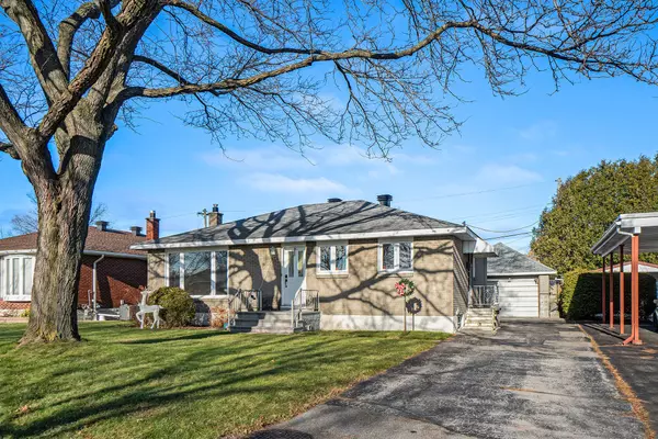 629 Gardenvale RD,  Overbook - Castleheights And Area,  ON K1K 1E5