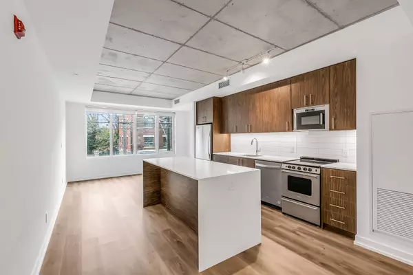 Toronto E01, ON M4M 2Y6,115 Larchmount AVE #405