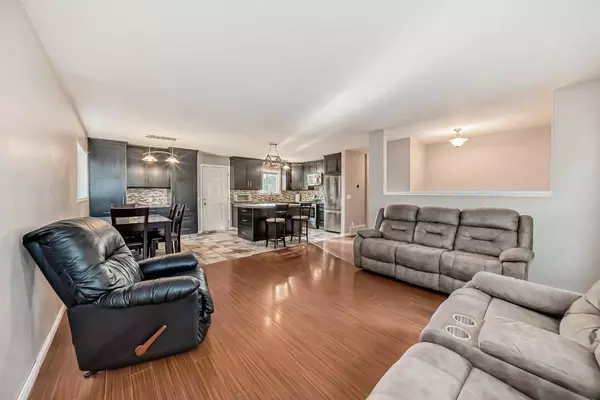 Calgary, AB T1Y2V4,1832 48 ST NE