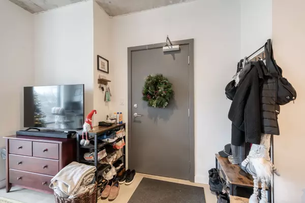 Toronto E01, ON M4M 0E9,246 Logan AVE #308