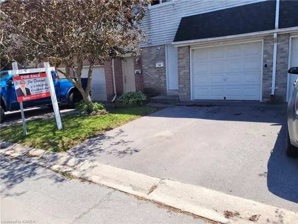 Kingston, ON K7M 7R9,1048 CRAIG LN #13