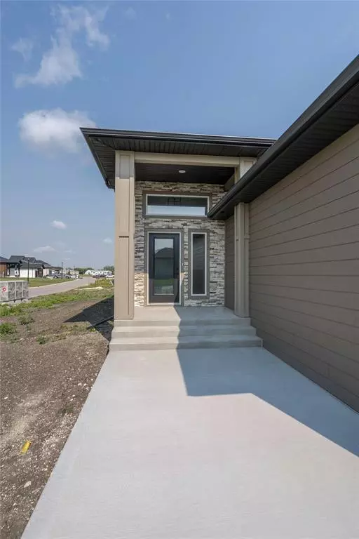 Niverville, MB R0A 0A1,25 Gleneagles ST