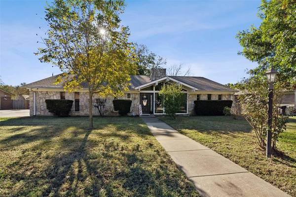 1245 Wedgewood Drive, Cleburne, TX 76033