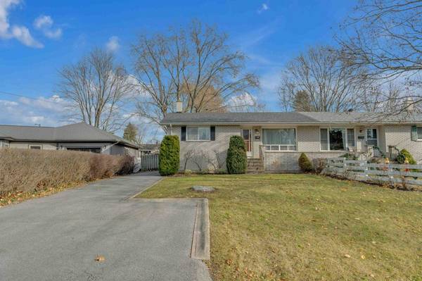 1186 Lincoln DR, Kingston, ON K7M 4Z8