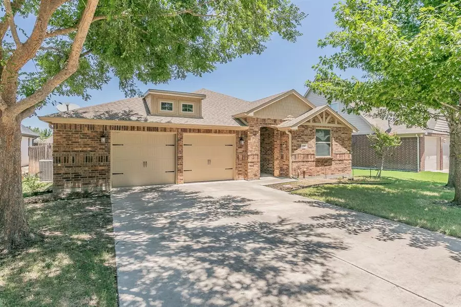 556 Magnolia Parkway, Benbrook, TX 76126