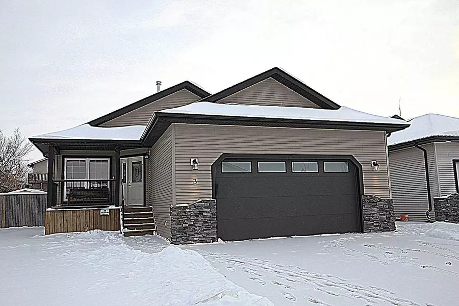 3 Lincoln ST, Sylvan Lake, AB T4S 2R1