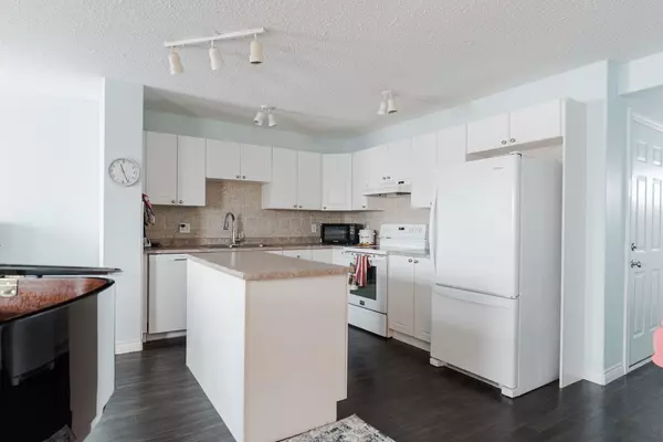 Fort Mcmurray, AB T9K 2L9,148 Kodiak CRES