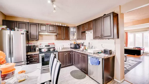 Calgary, AB T3J 1Y6,95 Castlegreen Close NE