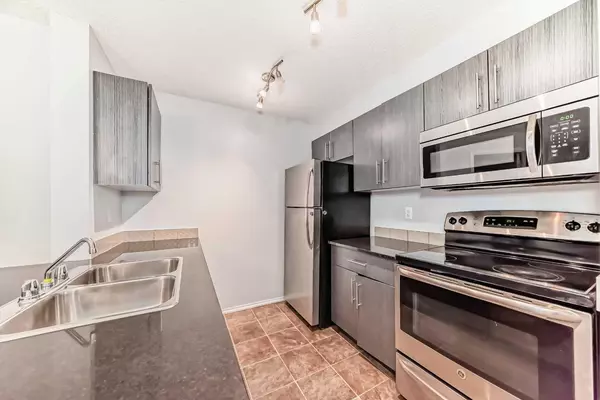 Calgary, AB T3J 0S2,5 Saddlestone WAY Northeast #204