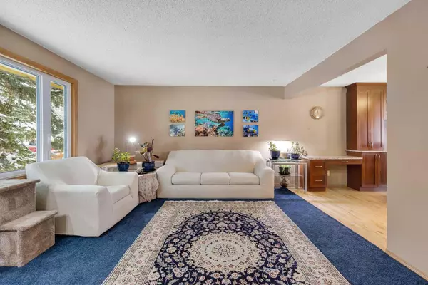 Calgary, AB T3B 0W1,4431 21 AVE NW