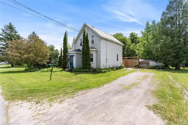 South Frontenac, ON K0H 2W0,4377 VERONA SAND RD