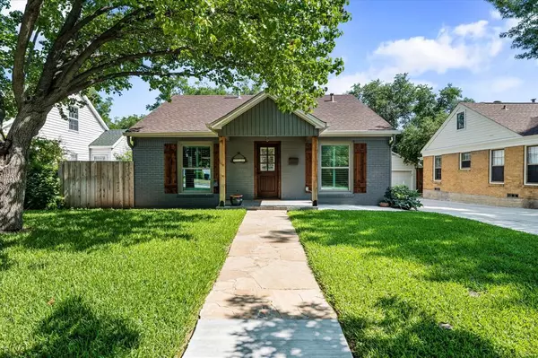 4332 Locke Avenue, Fort Worth, TX 76107