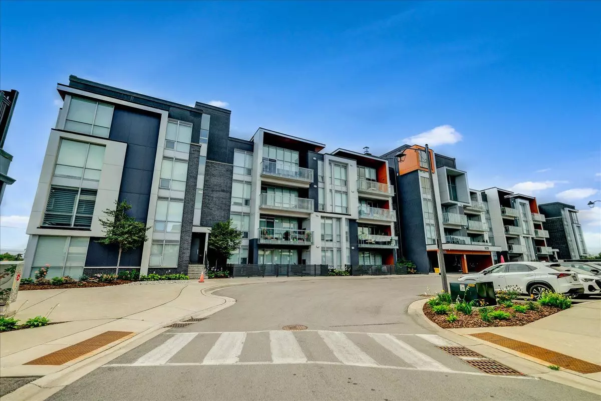 Oakville, ON L6M 5K6,3028 Creekshore Common N/A #111