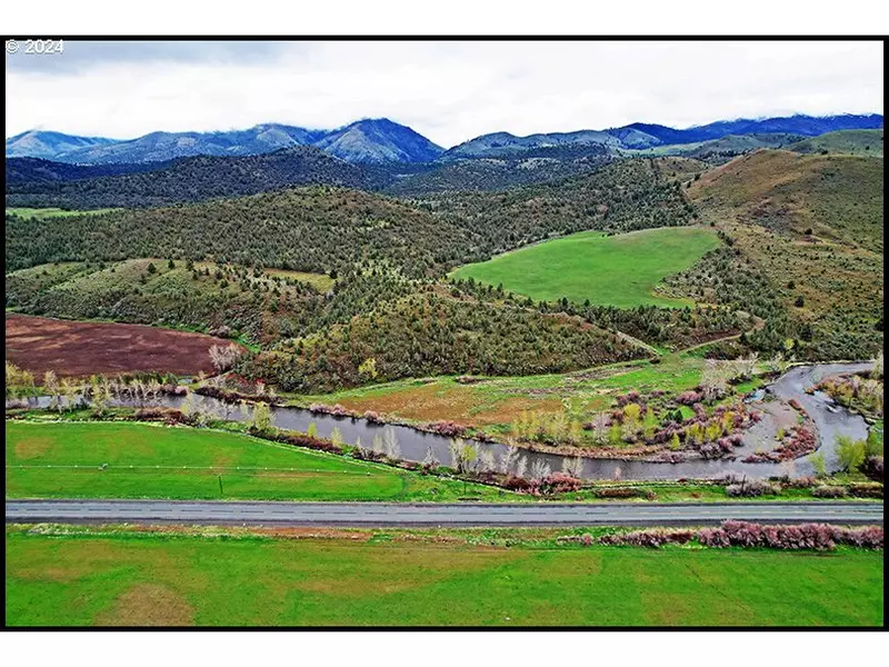 50889 Highway 26, Mount Vernon, OR 97865